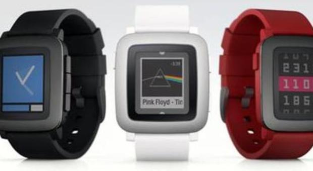 'Time' di Pebble registra un boom di ordini, lo smartwatch rivale della Apple