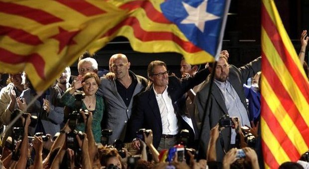 Catalogna, strappo a metà: vincono gli indipendentisti ma per la secessione i voti non bastano