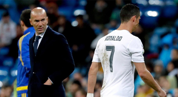 Real, Zidane alle prese con la rivolta di Cr7: «Io non sono stupido e Cristiano è intelligente»