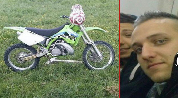 Sbanda in moto e finisce nel canale: Omar morto annegato a 20 anni