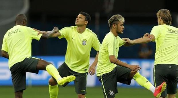 Il Brasile vola con Neymar Il Messico trova l'Olanda