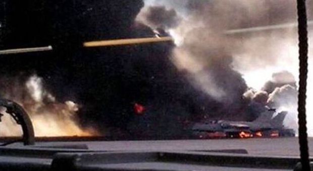 Aereo F-16 greco precipita su una base Nato in Spagna: dieci morti, 9 militari italiani tra i feriti