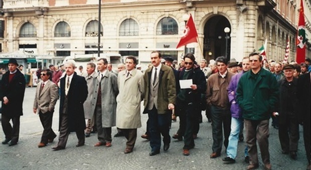 la manifestazione all'Aquila del 1992