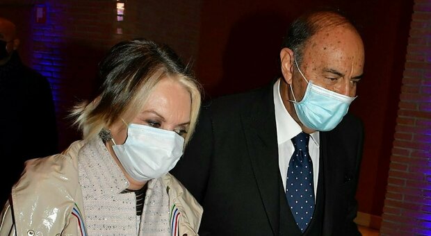 Bruno Vespa e la moglie chiusi in acensore in hotel a Milano: liberati dai Vigili del fuoco