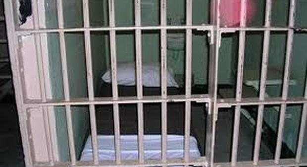 Napoli: detenuto tenta di impiccarsi in cella nel carcere di Poggioreale, salvato dagli agenti