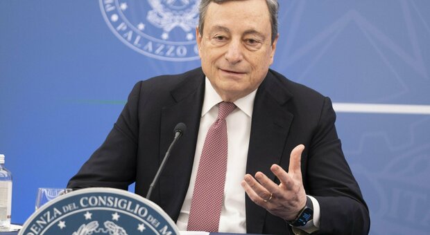 Draghi: «Dall'Italia mezzo milardo per i rifugiati e 110 milioni per finanziare governo ucraino». L'Ue ringrazia