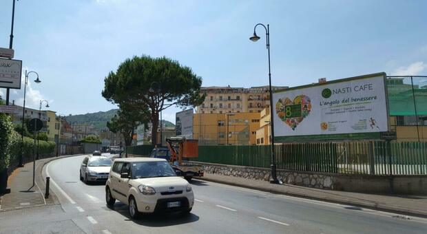 Litigano per la viabilità: pugni, calci e bastonate tra gli automobilisti a Nocera