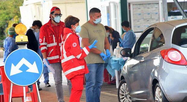 Coronavirus, le falle in Sardegna le paga il Lazio: raddoppiati i positivi con sintomi seri
