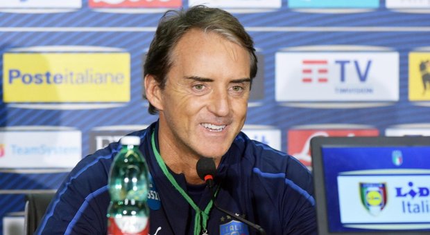 Italia, Mancini fa festa a Palermo e promuove Di Lorenzo titolare