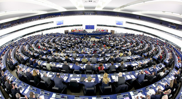 Bilancio Ue, Europarlamento fissa priorità su giovani, lavoro e clima
