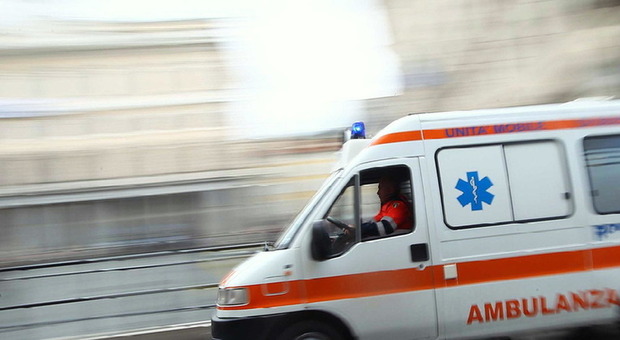Milano, due ciclisti investiti all'alba: feriti gravi e portati in ospedale in codice rosso
