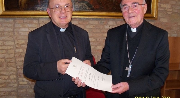 Don Orazi con il vescovo Conti