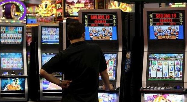 Giochi, nuove tasse per 800 milioni: giro di vite sulle slot machine