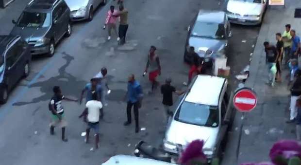 Napoli, immigrato si masturba in strada al Vasto. I cittadini: «Siamo esasperati, pronti alla protesta»