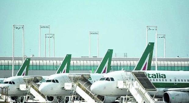 Alitalia, già sfumata la gara a otto: Newco a fine maggio con 70 aerei