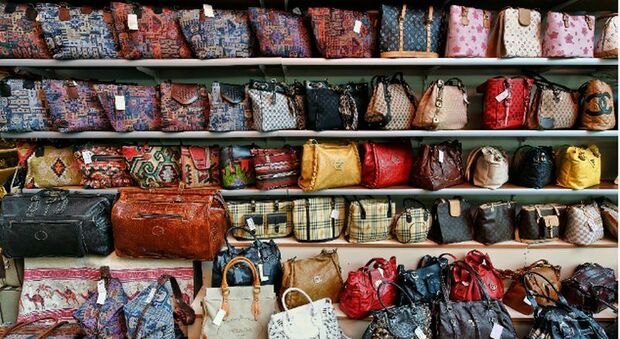 Contraffazione, la guerra di Prada contro i pirati del fashion
