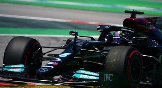 Formula 1, le pagelle del Gran Premio di Spagna: Hamilton vince in rimonta, Verstappen secondo e deluso. Splendido Leclerc con la Ferrari