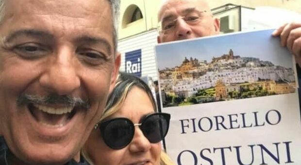 Dalla Puglia a Roma, selfie e invito a Fiorello: «Ti aspettiamo a Ostuni»