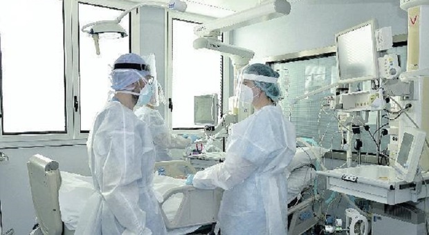 Un reparto degli ospedali padovani: nuova ondata di contagi colpisce anche i sanitari