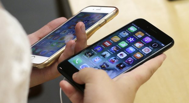 iPhone 8, la presentazione del nuovo cellulare Apple potrebbe slittare al 2018: «Difficoltà tecnologiche»