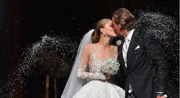 Matrimonio extralusso per Victoria Swarovski: sull'abito ci sono 500mila cristalli - Guarda