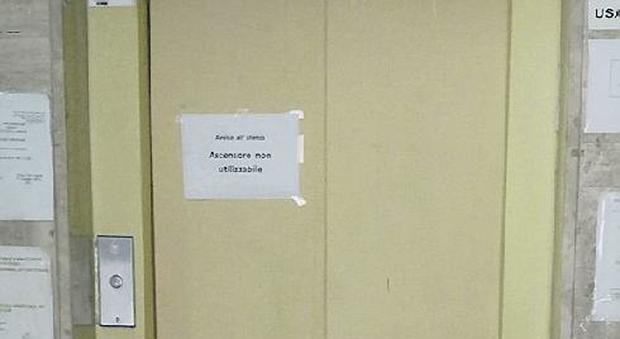 L'ascensore dell'Asl è fermo da due mesi: esposto in Procura