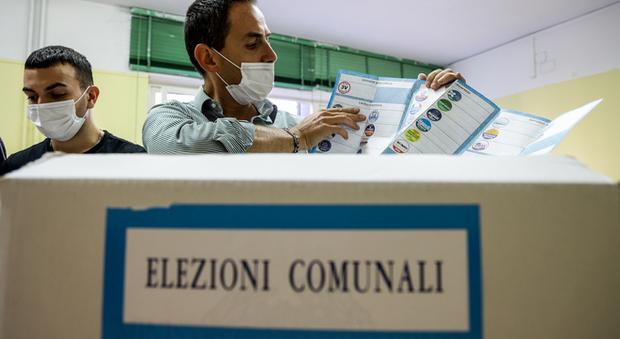 Elezioni 2021, a Napoli le liste civiche spingono i sindaci: rebus maggioranza a Volla e Vico Equense