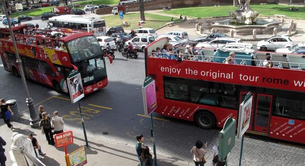 Roma, il Consiglio di Stato salva gli "open bus" a due piani: stop ai ticket per il Centro