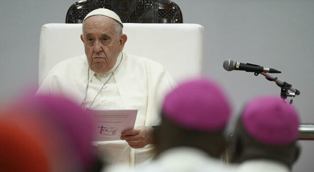 In Vaticano si sgretola il principio della proprietà privata, Papa Francesco collettivizza i beni della curia