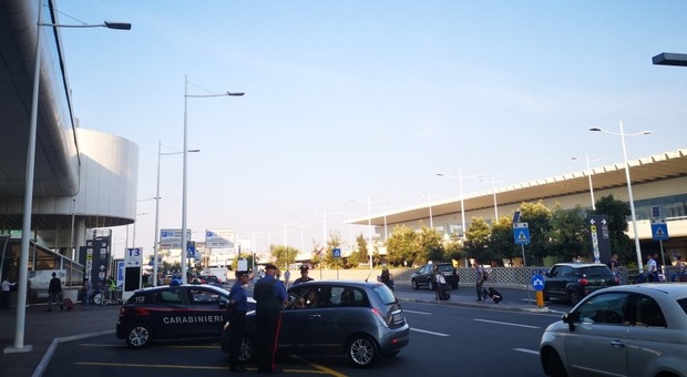Roma, multati quattro Ncc abusivi aeroporto di Fiumicino