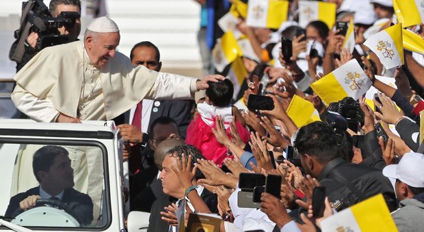 Papa Francesco ad Abu Dhabi esorta i cristiani alla mitezza: non fate crociate