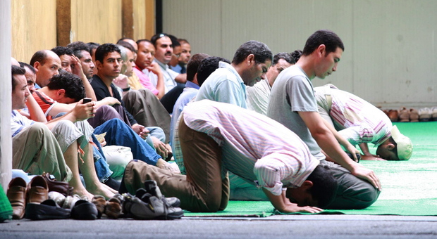 Il Consiglio di Stato accoglie gli appelli dei musulmani di Monfalcone: «Il Comune individui luoghi idonei per le preghiere»