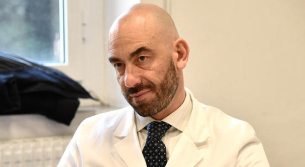 Covid, l'infettivologo Bassetti: «Salvi tra 6 mesi? Vivremo col virus per anni»