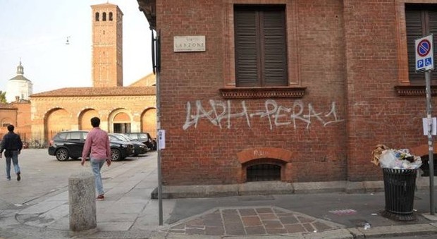 A Milano una chiesa su quattro sfigurata dai graffitari