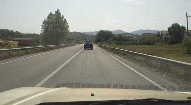 Frosinone, si aprono buche sulla superstrada Sora-Cassino: chiuso un tratto, traffico deviato