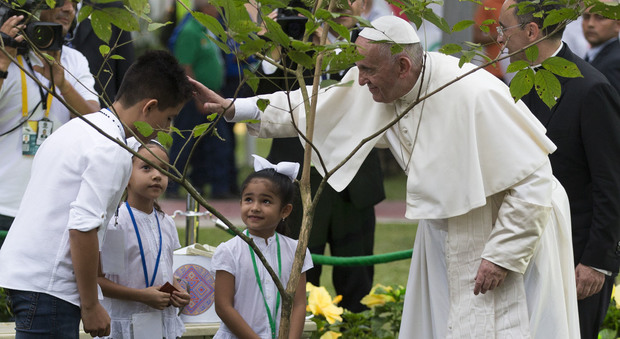 Papa Francesco a Medellin: «Dio converta i cuori dei narcos»