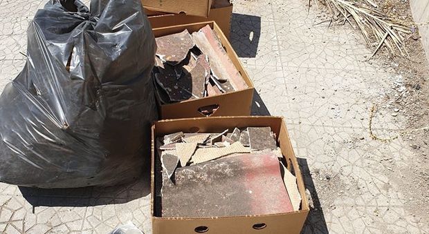 Napoli, amianto nei cartoni abbandonati in strada a Ponticelli. La municipalità: «Servono più controlli»
