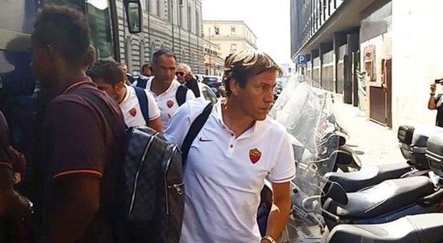 Roma, partenza per Pinzolo. Alla stazione Termini mancava solo capitan Totti