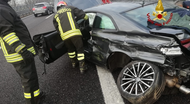 L'Audi dopo l'incidente contro il guardrail sull'A31