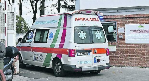 Covid a Napoli, la grande fuga dei medici: dall'ambulanza all'ufficio