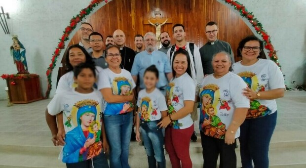 Il vescovo di Ancona va in Amazzonia: «C’è tanto da imparare da questa gente»