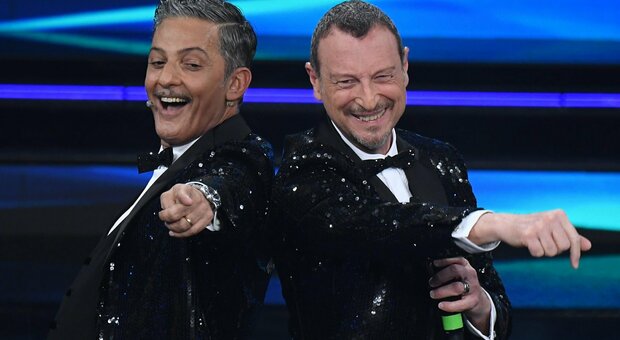 Fiorello a Sanremo per il dopofestival, l'annuncio di Amadeus al Tg1:«Le novità sono sempre più incalzanti»