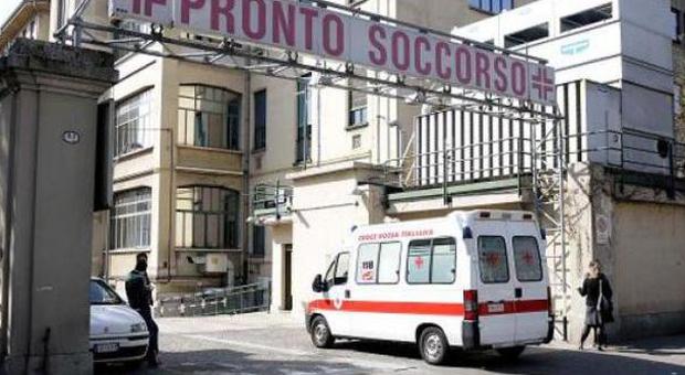 Roma, infermiere del San Giovanni palpeggia paziente di 80 anni: denunciato