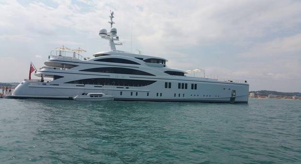 Lo yacht del magnate russo
