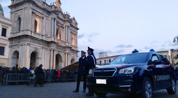 Elemosina con il figlio neonato davanti al Santuario di Pompei: arrestata