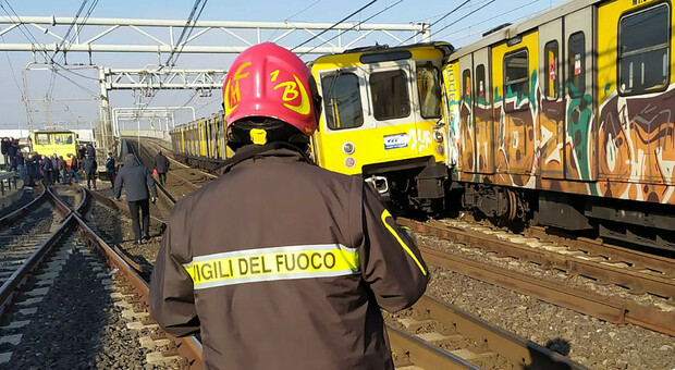 Scontro tra treni del metrò a Napoli, la Procura accusa il macchinista: «Disattivò il sistema di protezione»