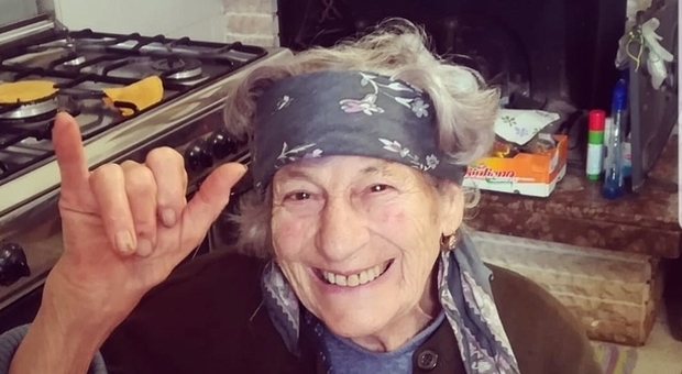 Nonna Giovanna, a 84 anni star di TikTok: «Il virus da me non viene: se mi vede si spaventa e scappa»