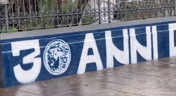 Napoli, festa ultras: i 30 anni del gruppo Vecchi Lions