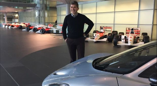 Leonardo Pascali nella sede della McLaren, a Woking (Inghilterra)