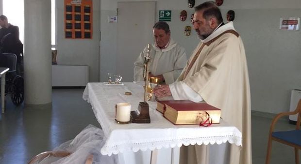 Festività senza solitudine per gli anziani di Collerolletta Messa e tombolata grazie ai volontari della Sant'Egidio